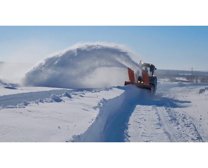 Снегоуборочная машина с управляемым вектором выброса снега для тракторов ПМЗ СУ 2.1